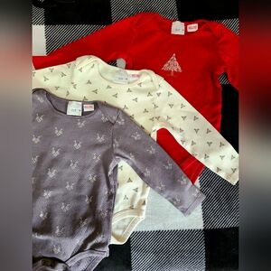 ♥️♥️♥️3 For $20♥️♥️♥️ZARA long sleeve holiday bodysuits🌲